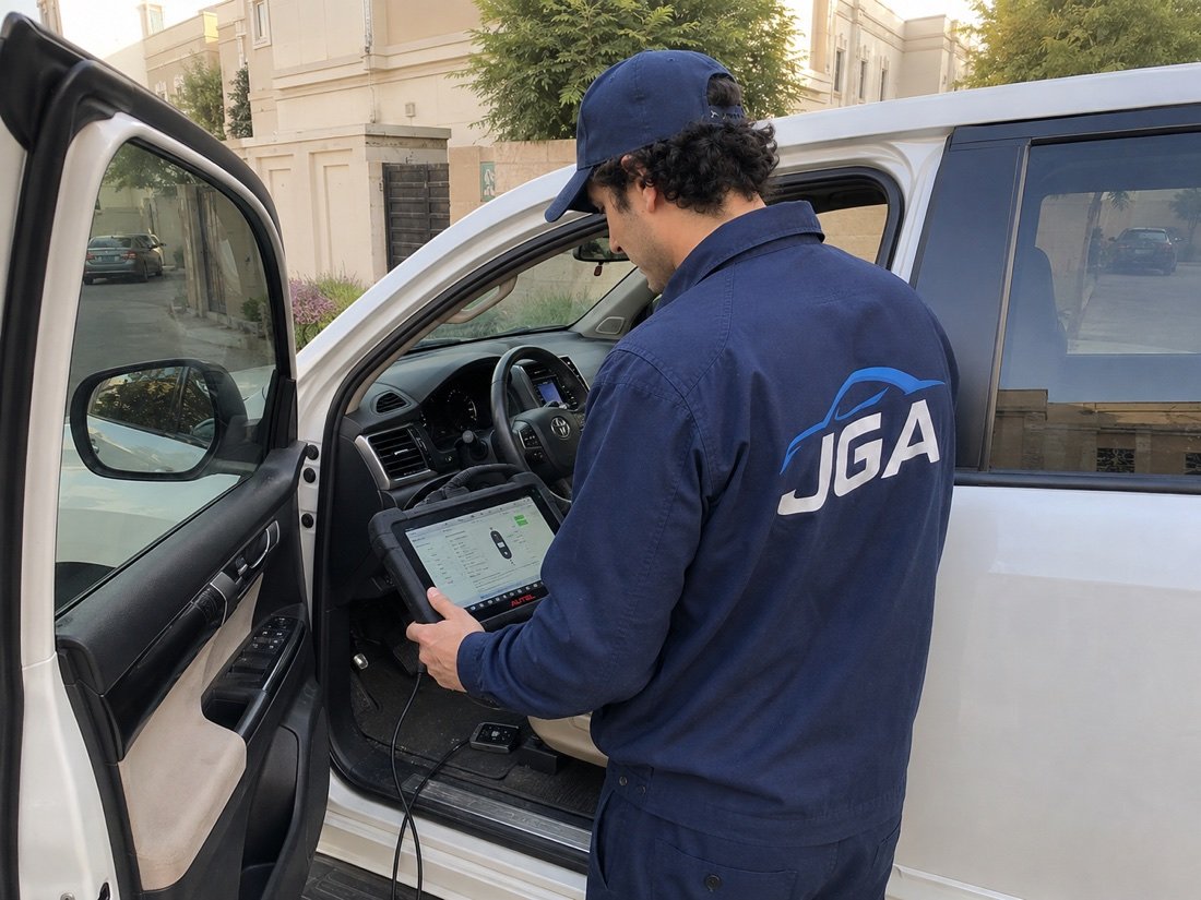 Car key programming with diagnostic equipment